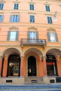 Consolidamento delle colonne e restauro della facciata di Palazzo Macchiavelli nel centro storico di Bologna - ITON SRL