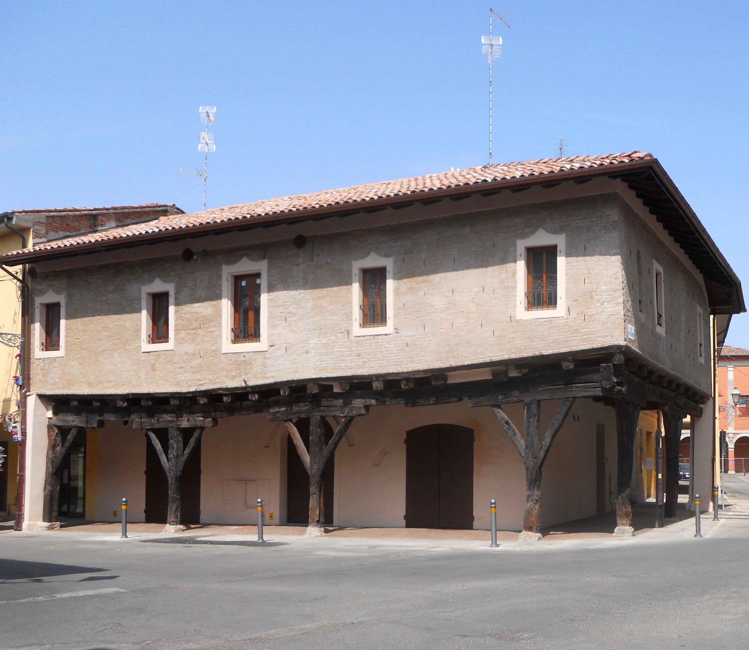 Restauro e consolidamento di edificio lesionato dal sisma 2012 nel comune di Pieve di Cento - ITON SRL