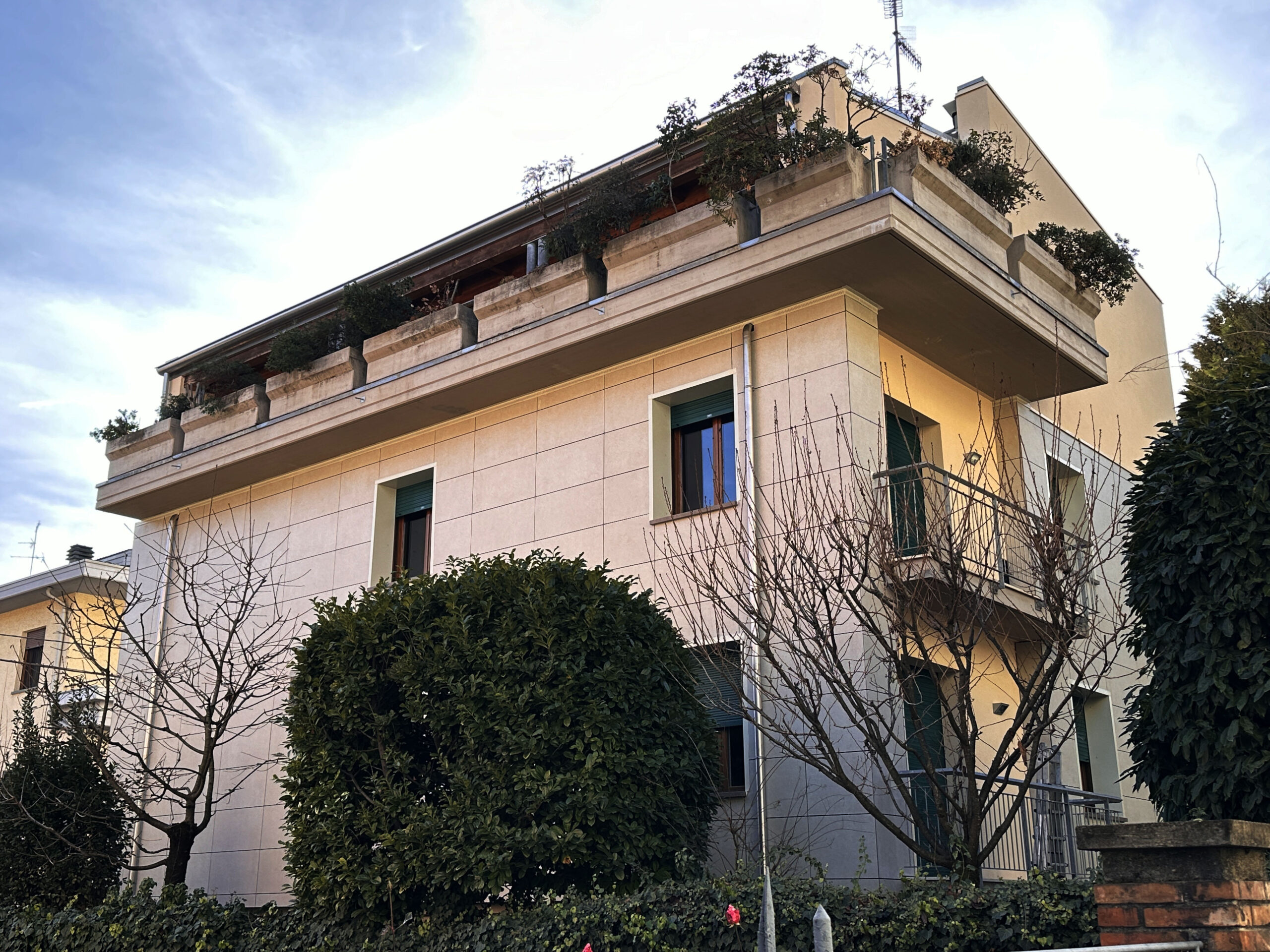 Realizzazione di Facciata Ventilata in Via Col di lana.